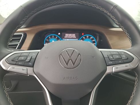 Used 2024 Volkswagen Atlas SE image 23