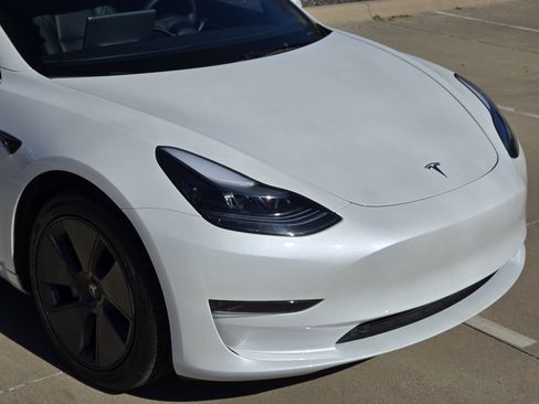 Used 2023 Tesla Model 3 Standard Range image 5
