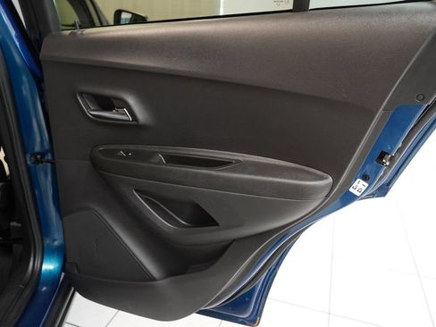 Used 2019 Chevrolet Trax LT w/ LT Convenience Package AWD/4WD image 27