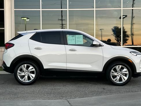 Used 2024 Buick Encore GX Preferred image 3
