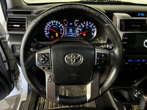 Used 2014 Toyota 4Runner Limited AWD/4WD image 9