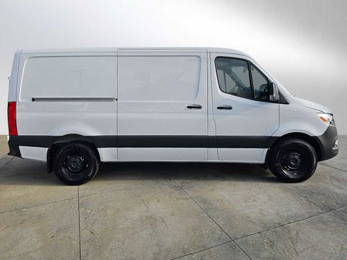 Used 2025 Mercedes-Benz Sprinter 2500 image 2