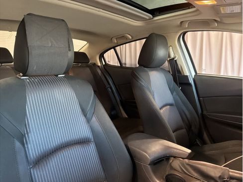 Used 2016 MAZDA MAZDA3 i Touring w/ Popular Equipment Package image 11