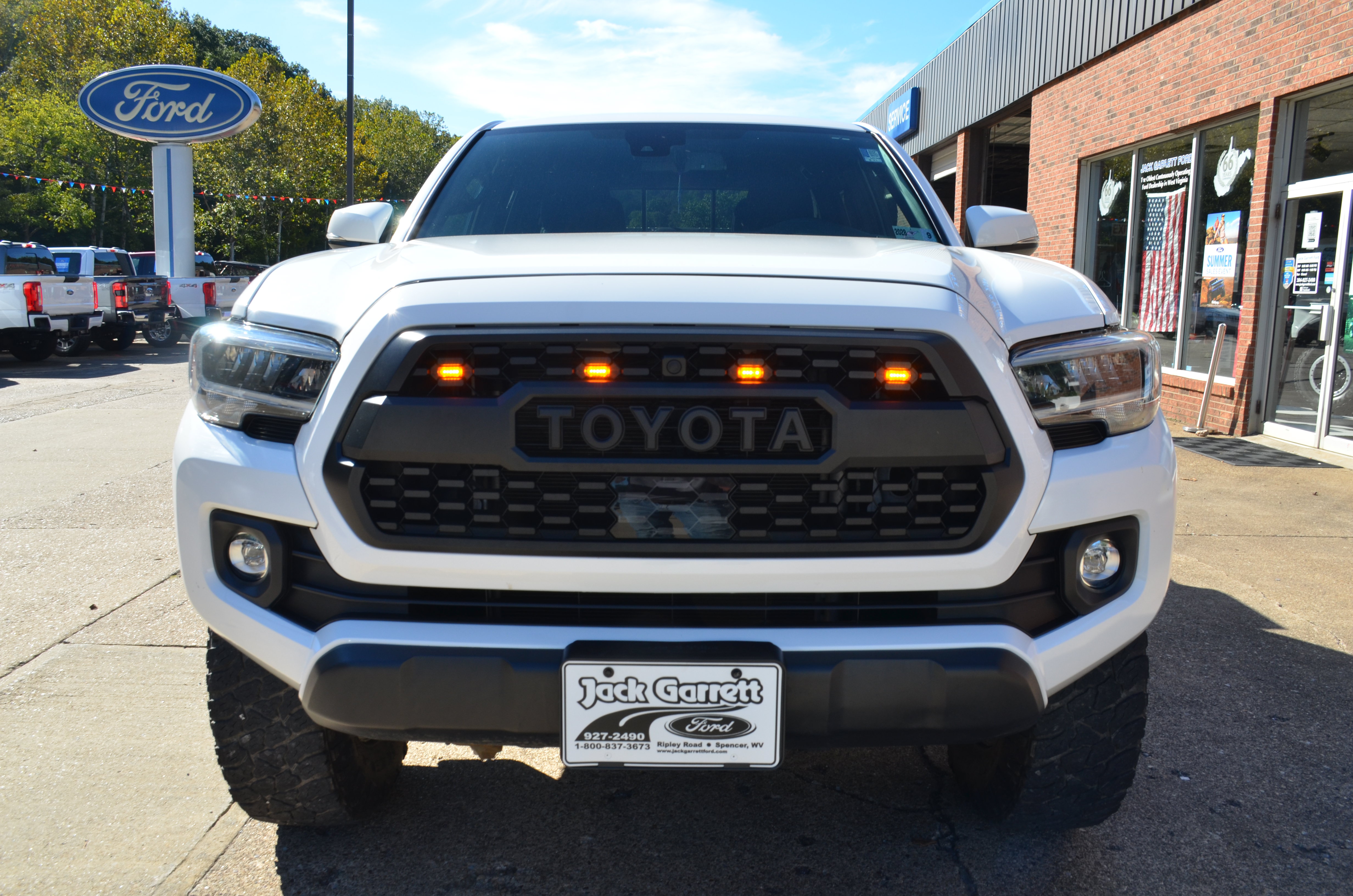 Used 2023 Toyota Tacoma TRD Off-Road w/ Technology Package AWD/4WD image 5