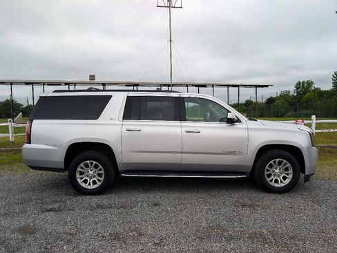 Used 2019 GMC Yukon XL SLT w/ Open Road Package AWD/4WD image 4