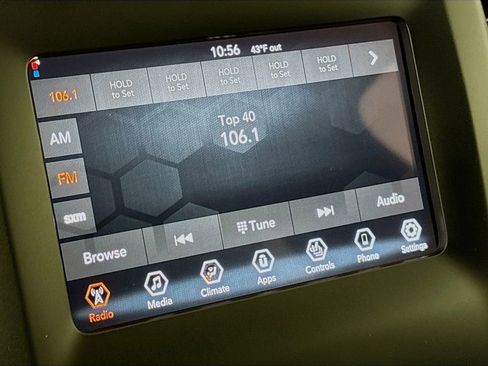 Used 2020 Jeep Cherokee Latitude Plus image 16