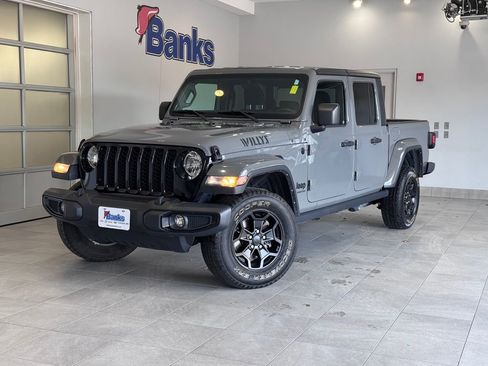 Used 2021 Jeep Gladiator Sport image 2