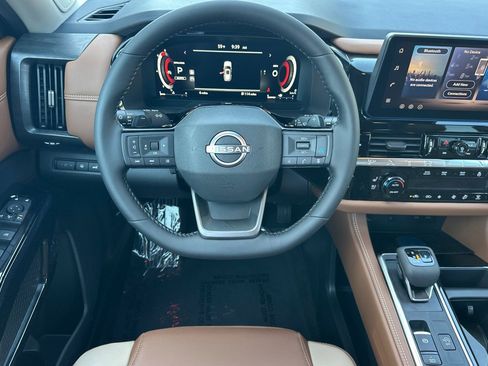 New 2026 Nissan Pathfinder Platinum AWD/4WD image 17