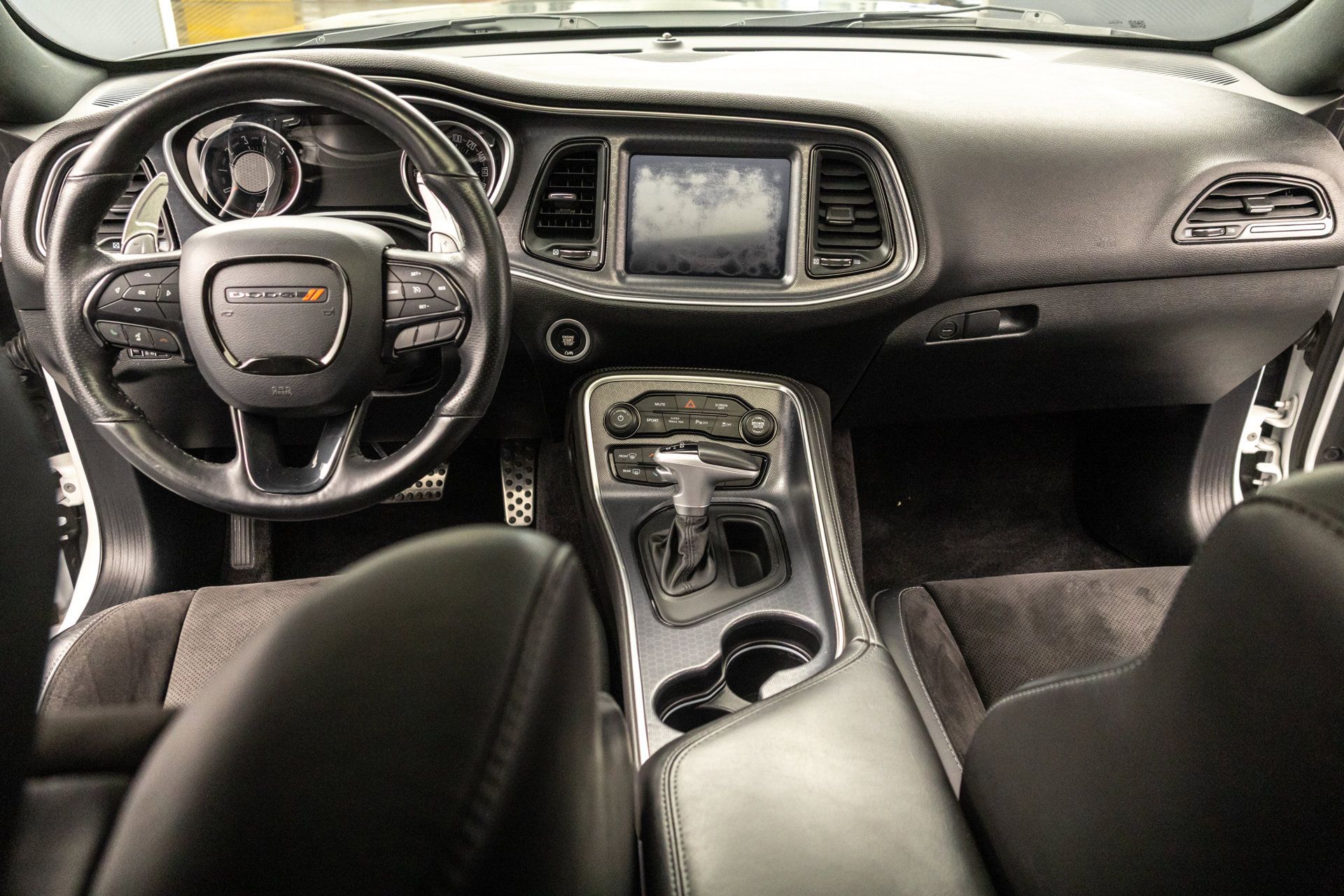 Used 2018 Dodge Challenger R/T Scat Pack w/ Leather Interior Group RWD image 30