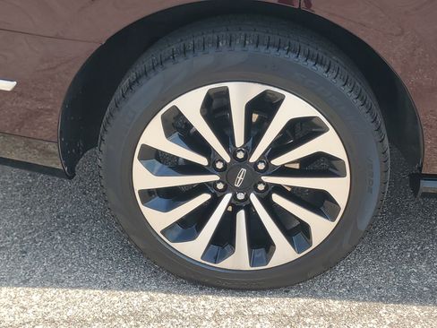 Certified 2024 Lincoln Navigator Reserve AWD/4WD image 7