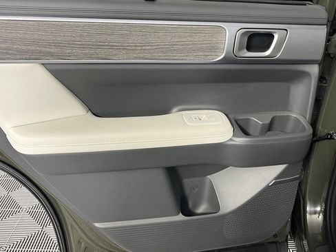 Used 2025 Hyundai Santa Fe Limited image 30