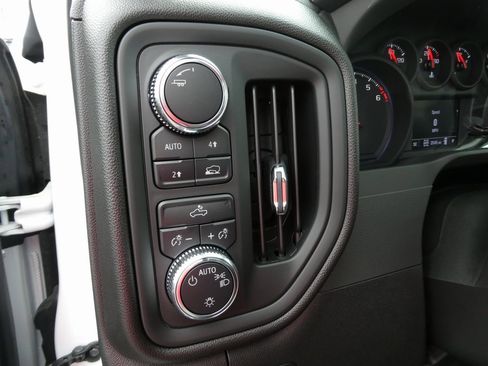 Certified 2025 GMC Sierra 1500 Pro w/ Pro Value Package image 24