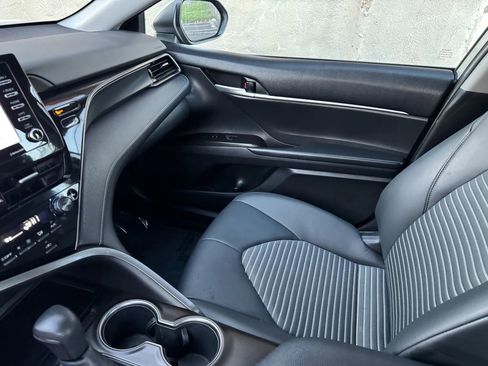 Used 2022 Toyota Camry SE image 15