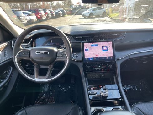 Used 2023 Jeep Grand Cherokee L Limited w/ Luxury Tech Group II image 11