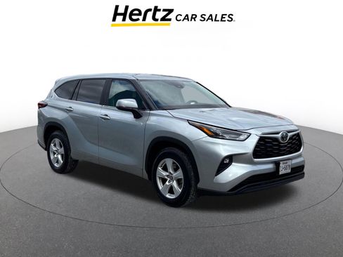 Used 2025 Toyota Highlander LE image 1