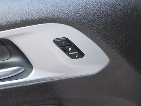 Used 2024 Chrysler Pacifica Limited image 21