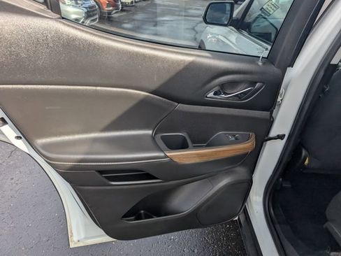 Used 2018 GMC Acadia SLE image 10