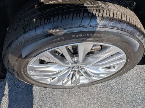 Certified 2025 Toyota Highlander Platinum image 9