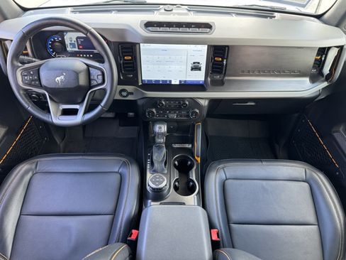 Used 2022 Ford Bronco Badlands image 10