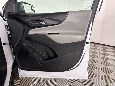 Used 2023 Chevrolet Equinox LS image 24