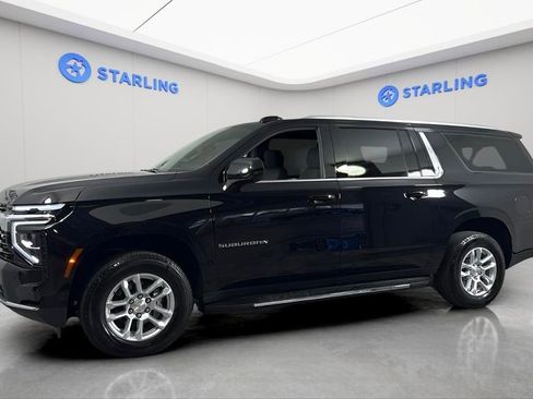 Used 2025 Chevrolet Suburban LS image 3