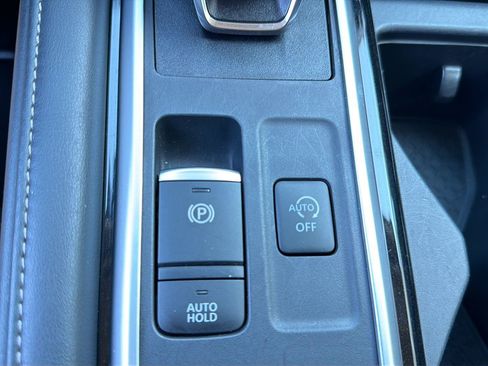 Used 2025 Nissan Pathfinder SV AWD/4WD image 11