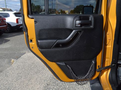 Used 2014 Jeep Wrangler Unlimited Sahara image 27