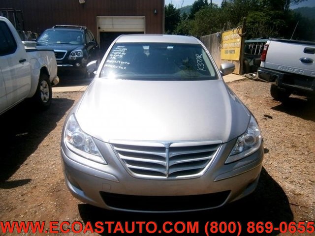 Used 2011 Hyundai Genesis 3.8 RWD image 4