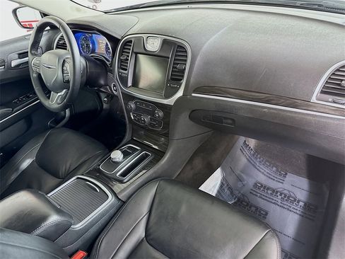 Used 2016 Chrysler 300 Limited image 31