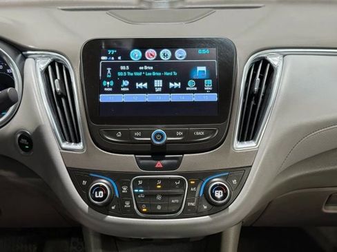 Used 2018 Chevrolet Malibu Premier w/ Premier Sun and Wheel Package FWD image 20