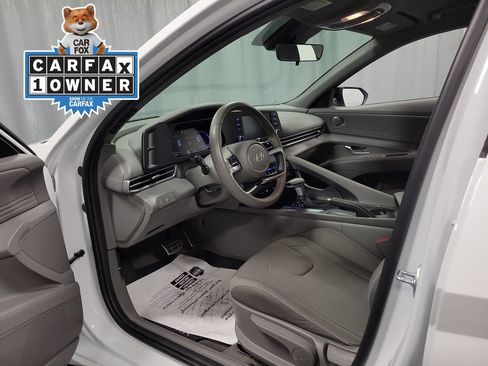 Used 2025 Hyundai Elantra Sport FWD image 12