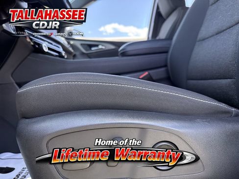 Used 2024 Chevrolet Traverse LT FWD image 15