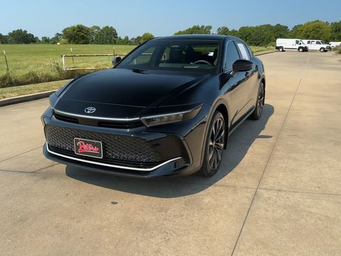 Used 2025 Toyota Crown Platinum image 4