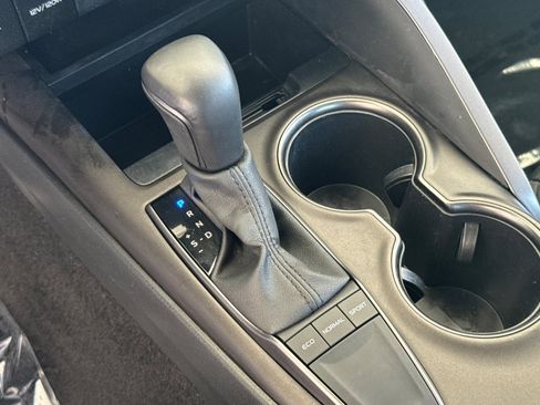 Used 2024 Toyota Camry SE w/ Blackout Package (TMS) image 19