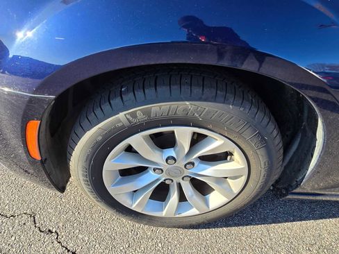 Used 2015 Chrysler 300 Limited image 11