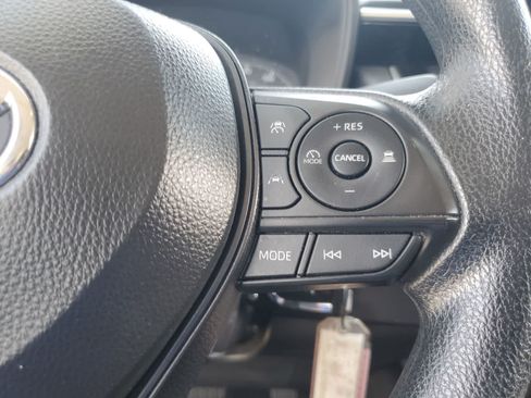Used 2025 Toyota Corolla LE FWD image 18