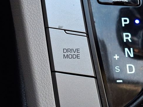 Used 2019 Hyundai Elantra SE w/ Winter Weather Package image 23