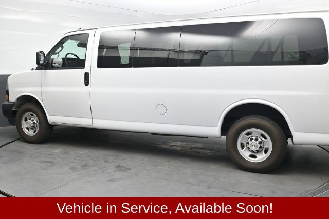 Used 2024 Chevrolet Express 3500 LS RWD image 4