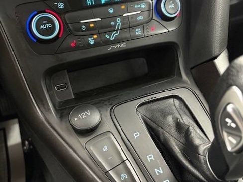 Used 2018 Ford Focus SE w/ Cold Weather Package image 21