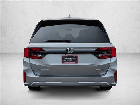 New 2026 Honda Odyssey Touring image 8