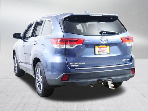 Used 2017 Toyota Highlander XLE AWD/4WD image 5