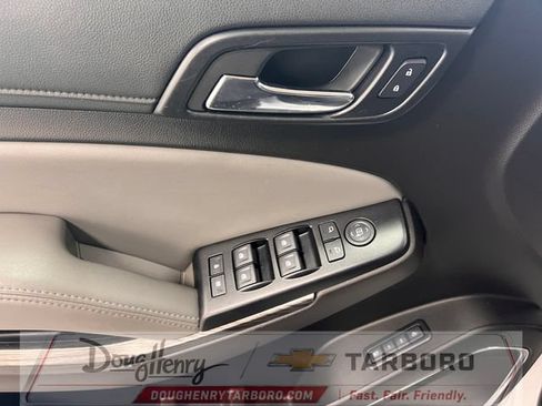 Used 2018 Chevrolet Suburban LT RWD image 25