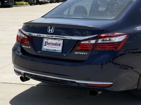 Used 2017 Honda Accord Sport image 6