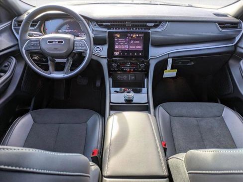 New 2025 Jeep Grand Cherokee Altitude image 15