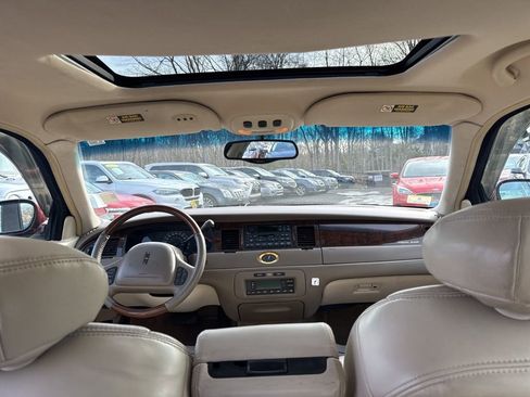 Used 2000 Lincoln Town Car Cartier image 42