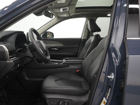 Used 2025 Toyota Grand Highlander AWD Hybrid image 24