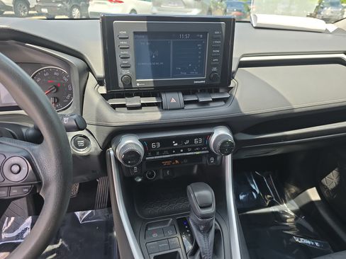 Used 2021 Toyota RAV4 XLE w/ Convenience Package FWD image 20