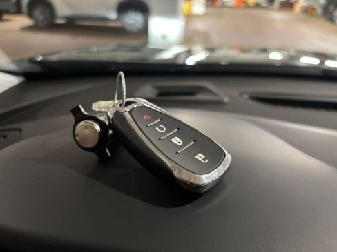 Used 2025 Chevrolet Trax LT FWD image 21