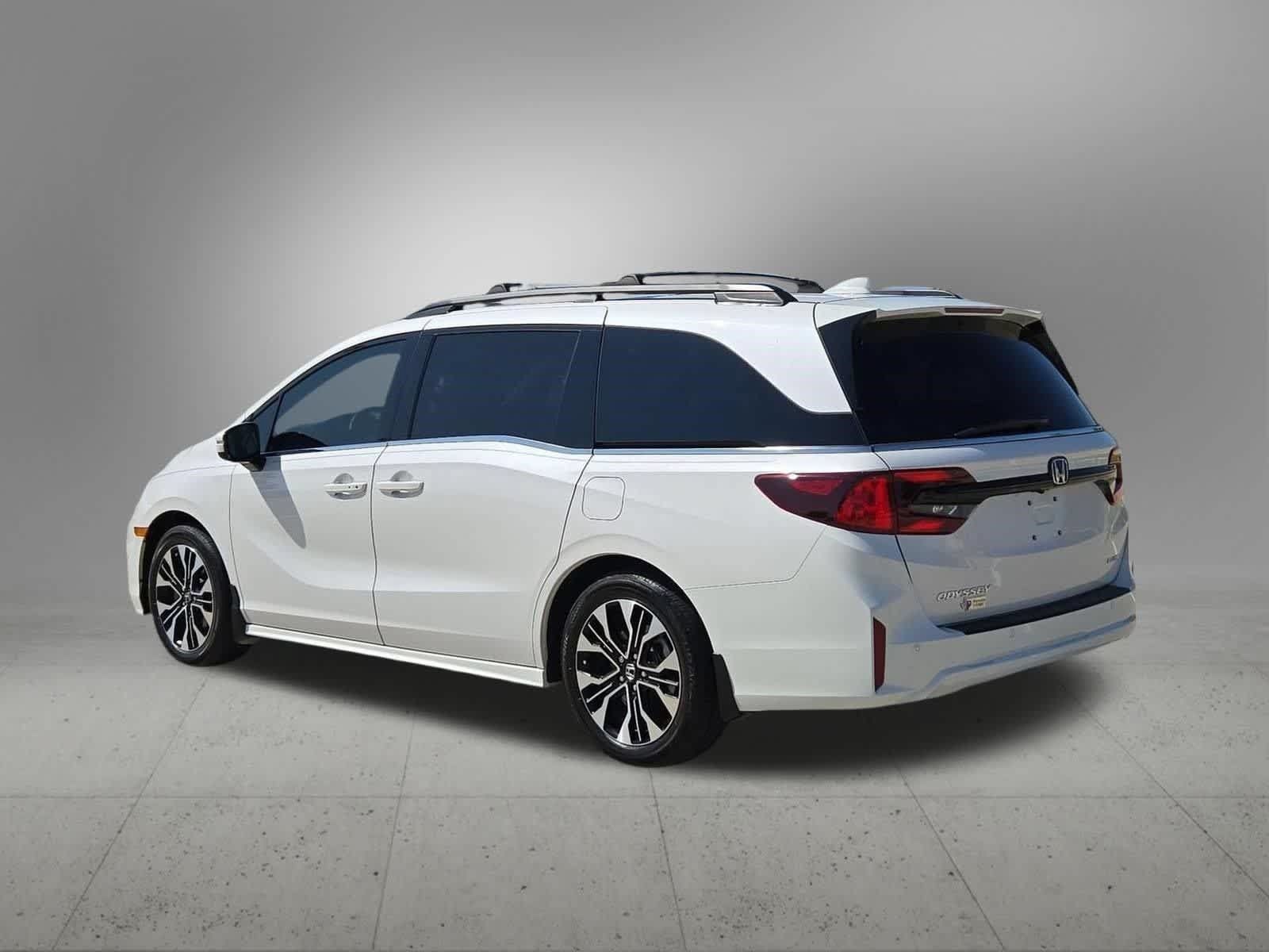 Used 2025 Honda Odyssey Elite image 4
