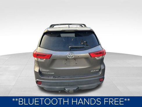 Used 2017 Toyota Highlander XLE image 3